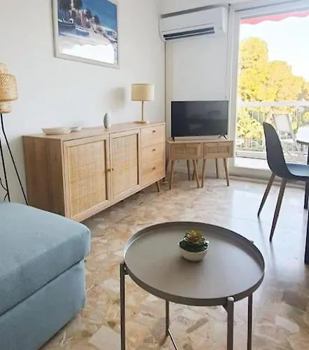 Le Coquet T2 A 50 M De La