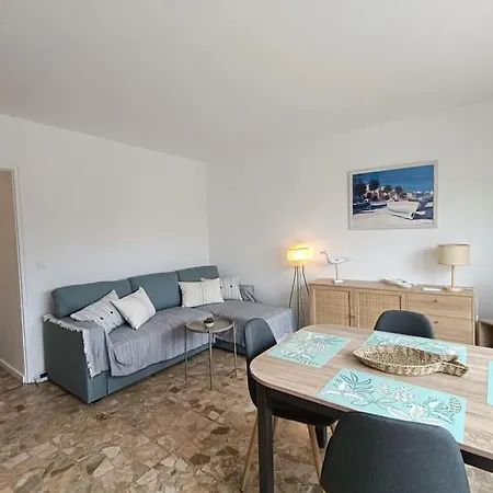 Le Coquet T2 A 50 M De La