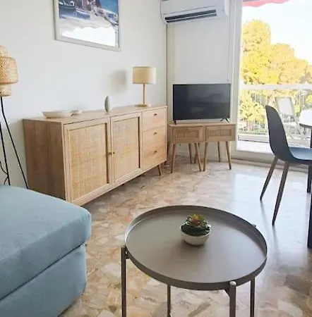 Le Coquet T2 A 50 M De La