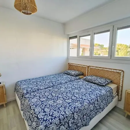 Apartment Le Coquet T2 A 50 M De La Saint-Raphael (Var)