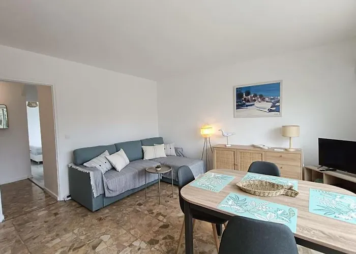 Le Coquet T2 A 50 M De La