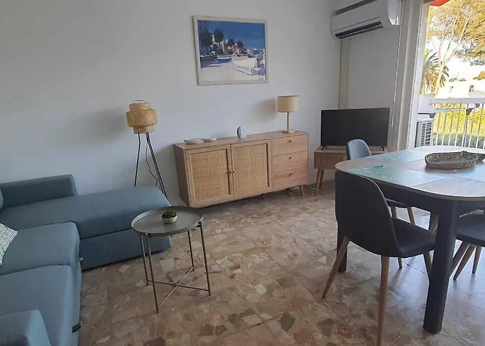 Le Coquet T2 A 50 M De La Apartment Saint-Raphaël